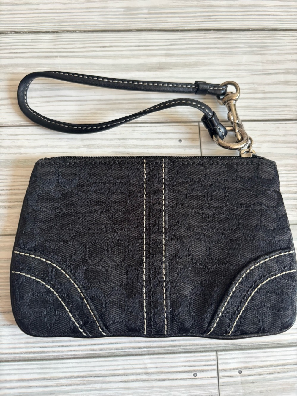 Coach signature canvas wristlet with white contrast stitching - Picture 2 of 8
